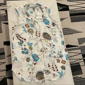 Floral print sleeveless blouse